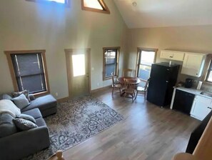 TV - Farmview Villa on Bourbon Trail with HOT TUB-5 (Harrodsburg)