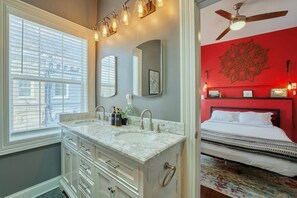 Dusch, hårtork och handdukar