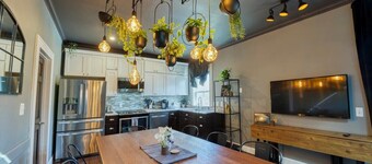 Large Three-Bedroom Unit Capitol Hill Apartment with Private Theater Room