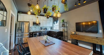 Large Three-Bedroom Unit Capitol Hill Apartment with Private Theater Room