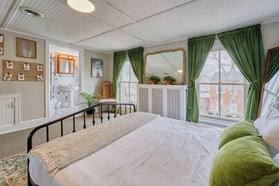 Central Affordable Apartment Near Capitol with Parking