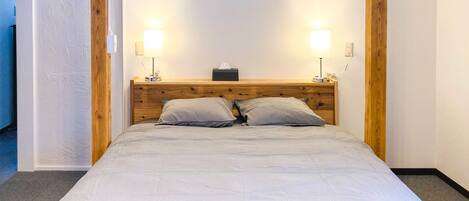 1 bedroom, desk, free WiFi, bed sheets