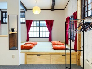 1 bedroom, desk, free WiFi, bed sheets - Winter only 3 consecutive nights Colline  Red / Myoko Niigata (Myoko)