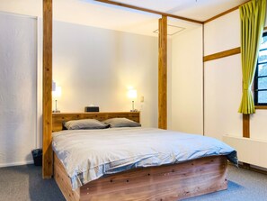 1 bedroom, desk, free WiFi, bed sheets