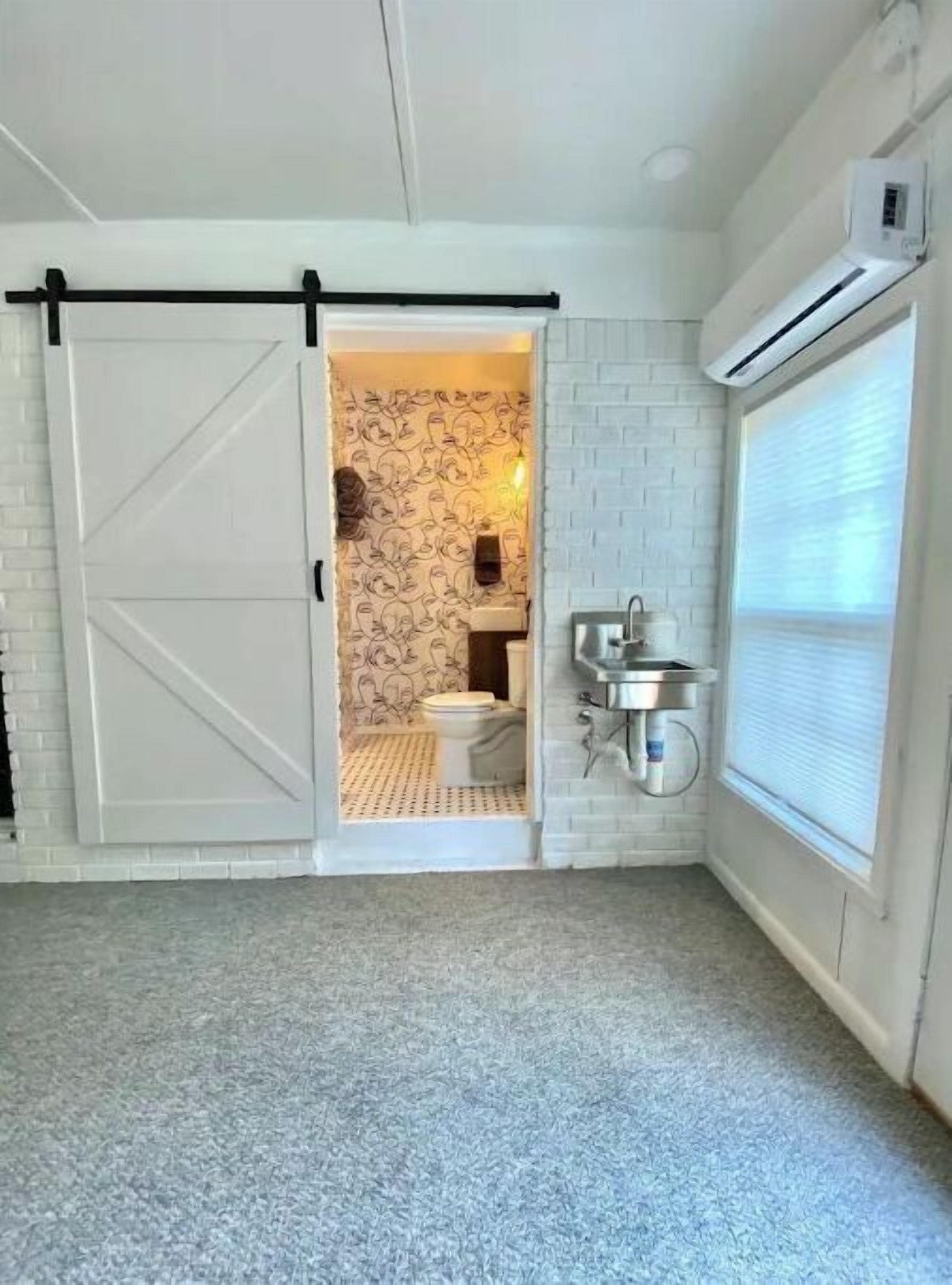 淋浴设施、吹风机、毛巾、肥皂