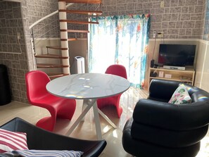 Dining - A 10minute walk from Miyazaki Airport A maisonett - Elegance Airport South B / Miyazaki Miyazaki (Miyazaki)