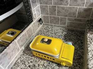 Fridge, microwave, stovetop, cookware/dishes/utensils - A 10minute walk from Miyazaki Airport A maisonett - Elegance Airport South B / Miyazaki Miyazaki (Miyazaki)