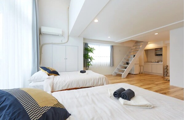 2 عدّة غرف نوم ومكتب وواي فاي مجانًا وملاءات أسرّة