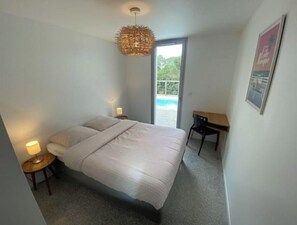 4 slaapkamers, een bureau, een strijkplank/strijkijzer, gratis wifi