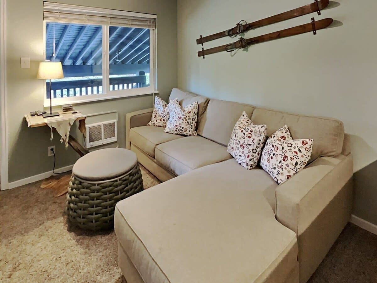 Charming 1BR in scenic Blue River, near Hiking!