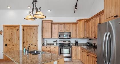 Flathead Lodge | Close to Skiing & Glacier Park