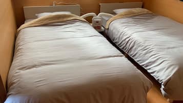 2 bedrooms, desk, free WiFi, bed sheets