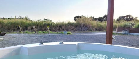 Bain à remous extérieur