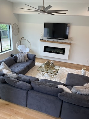 Living area - Luxury 4 Story Penthouse Houston Skyline Views (Houston)