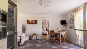 A compact living space with a kitchenette, a dining area, and a bedroom. - Dorlanne - One Bedroom House, Sleeps 2 (Saint-Palais)