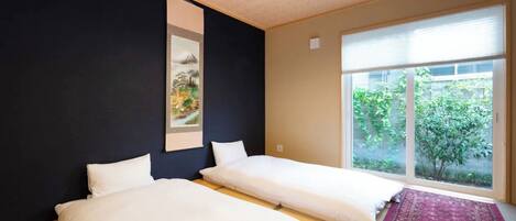 4 bedrooms, desk, iron/ironing board, free WiFi