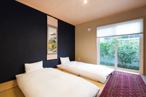 4 bedrooms, desk, iron/ironing board, free WiFi