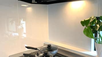 冰箱、微波炉、炉灶、厨具/餐具
