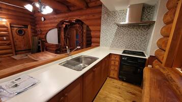 Fridge, microwave, stovetop, cookware/dishes/utensils