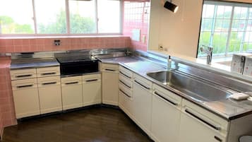 冰箱、微波炉、炉灶、厨具/餐具