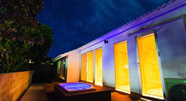 Terrace/patio - With an openair jacuzzi Private house for privat / Nago Okinawa (Nago)