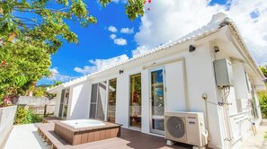 Terrace/patio - With an openair jacuzzi Private house for privat / Nago Okinawa (Nago)