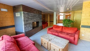 Unclassified image, 2 of 18, button - 150m from resort center, 2nd floor, swimming pool, sauna, terrace, ski locker, 33m², Les Orres (Les Orres)