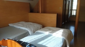 2 habitaciones, escritorio, tabla de planchar con plancha y wifi gratis