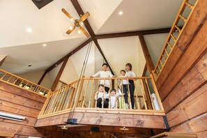 Interior - It is safe to charter one building Capacity 7 peo / Tsuru Yamanashi (Tsuru)