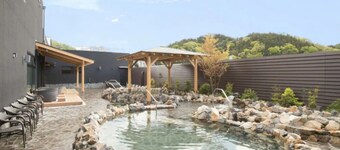 1棟貸切で安心！定員7名ペット可庭でBBQ！暖炉と100型映画富士急ハイランド、都留IC〜車5分 / 都留市 山梨県
