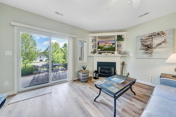 TV - MV70 - 2 Bedroom condo at Mariners SML (Huddleston)