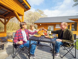 Outdoor dining - A newly built log cabin for rent with a spacious  / Nasu-gun Tochigi (Nasu-gun)