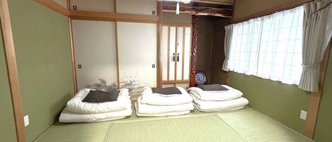 4 chambres, bureau, Wi-Fi gratuit, draps fournis