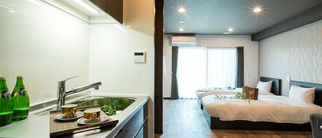 雪櫃、微波爐、廚房用具/餐具/器皿