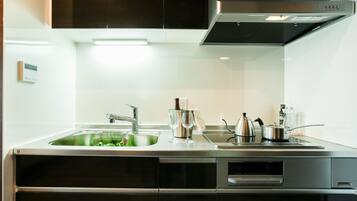 Fridge, microwave, cookware/dishes/utensils