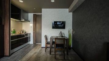 1 bedroom, desk, free WiFi, bed sheets