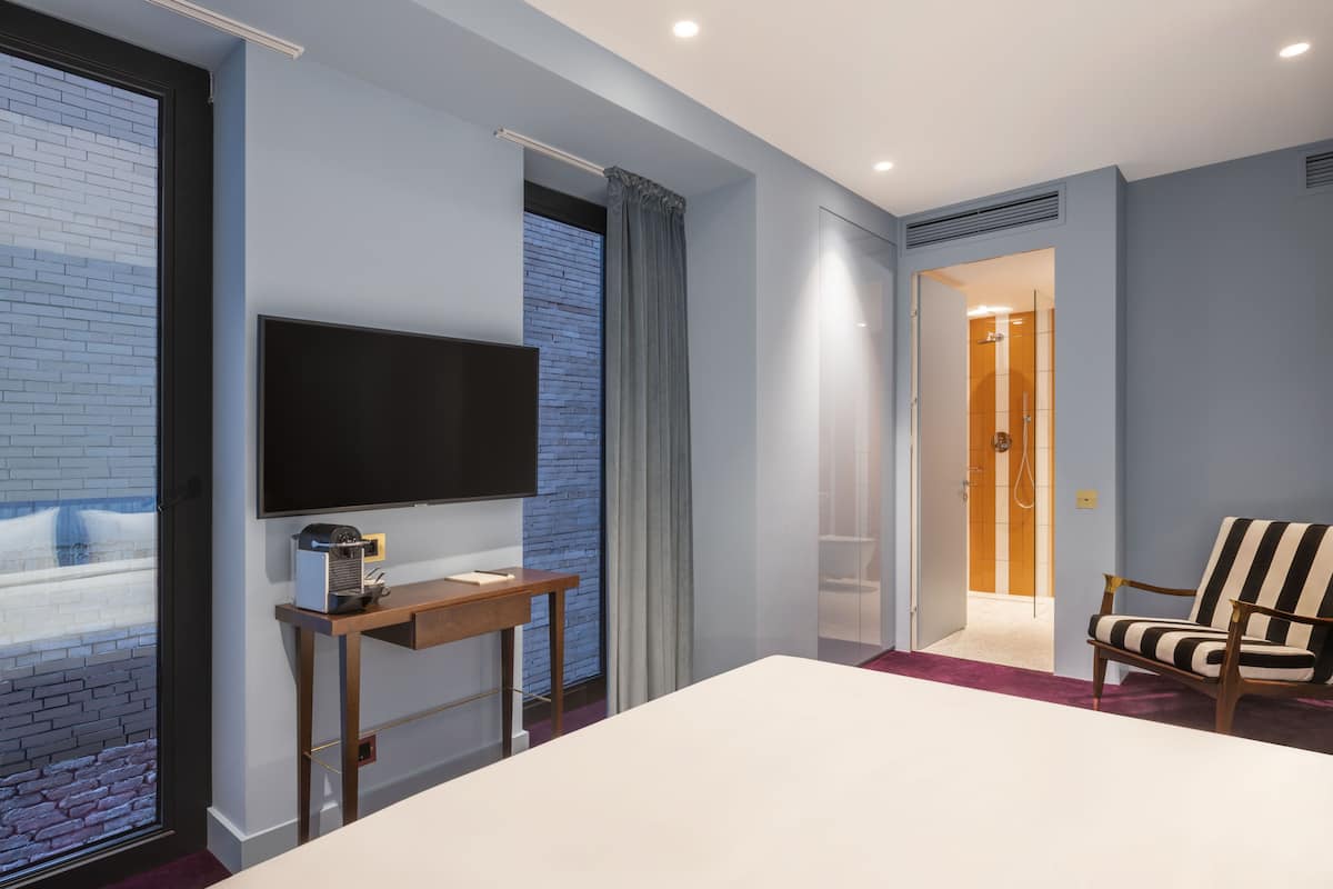 Bazzar Small Room | Hypo-allergenic bedding, minibar, in-room safe, blackout drapes
