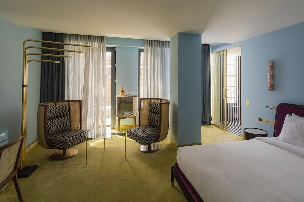 Hypo-allergenic bedding available, minibar, in-room safe