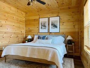 4 slaapkamers, een bureau, een strijkplank/strijkijzer, gratis wifi