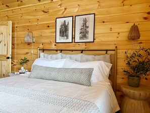 4 bedrooms, desk, iron/ironing board, free WiFi