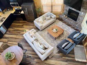 Smart-TV, Kamin, Tischfußball