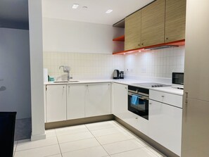 Appartement | Cuisine privée | Réfrigérateur, micro-ondes, four, plaque de cuisson