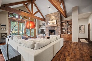 Televisión, chimenea y tenis de mesa 