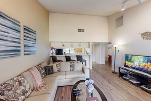 Fernseher, DVD-Player, Stereoanlage