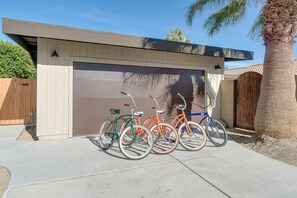 Secure parking for bicycles and an entrance.
