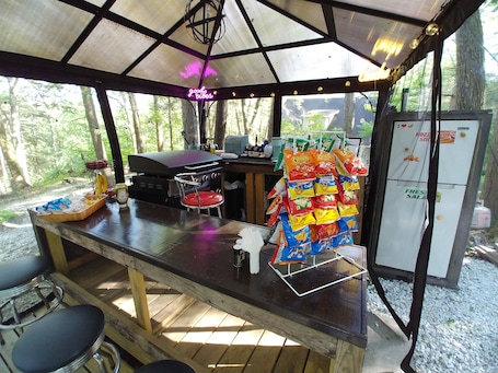 Outdoor dining. Glamping, family fun, pet friendly