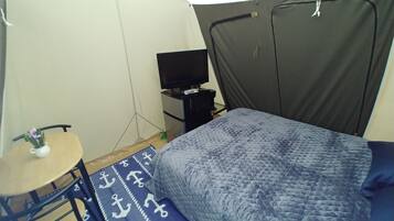 2 bedrooms, travel crib, WiFi (free), bed sheets