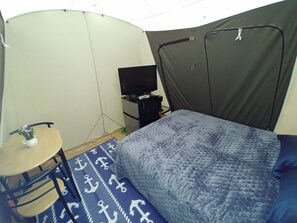 2 bedrooms, travel crib, free WiFi, bed sheets