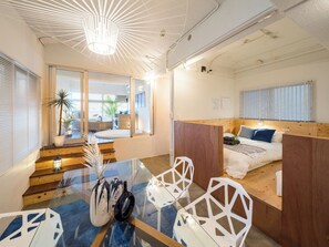 1 soverom, skrivebord, wi-fi (inkludert) og sengetøy