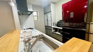 Fridge, microwave, stovetop, cookware/dishes/utensils